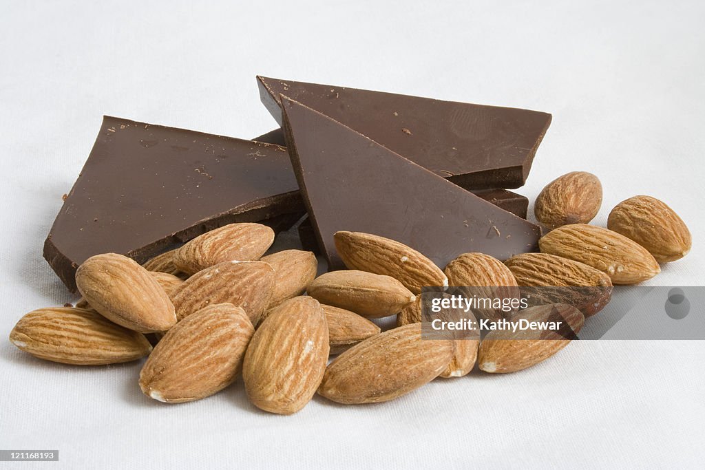Marrone cioccolato e mandorle