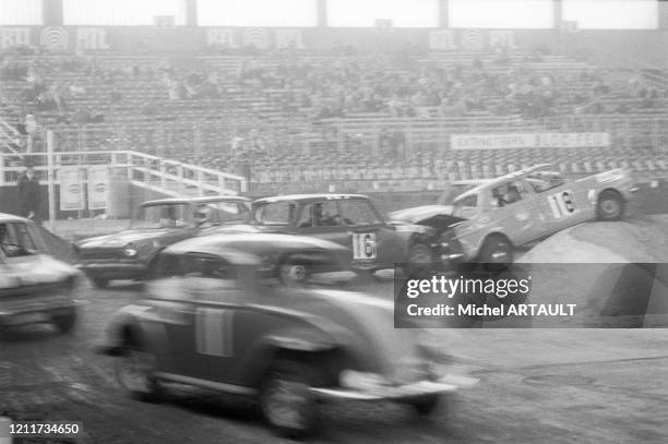 1ère course de stock-car à la Porte de Versailles à Paris le 7 décembre 1974, France.