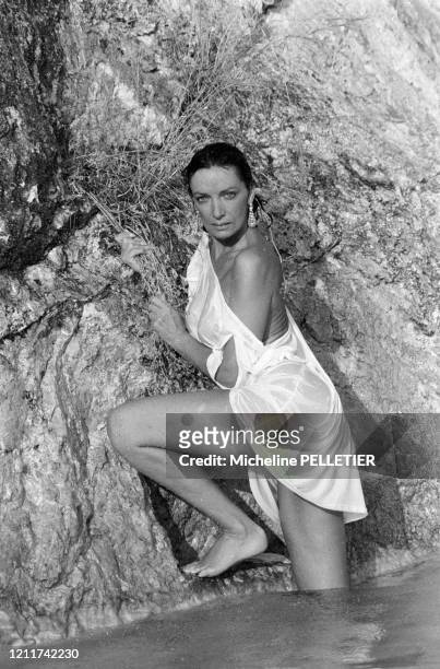 La chanteuse Marie Laforêt en vacances sur la Côte d'Azur le 30 aout 1984, France.