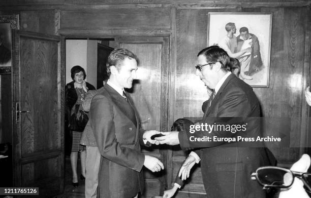 The writer Antonio Gala receives the award 'El espectador y la crítica' in March 31, 1999 in Spain.