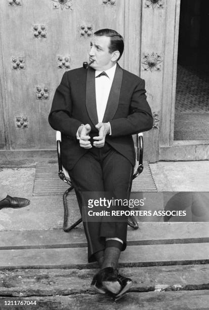 Lino Ventura sur le tournage du film 'Les Barbouzes' de Georges Lautner tourné au Chateau de Vigny en septembre 1964, France.
