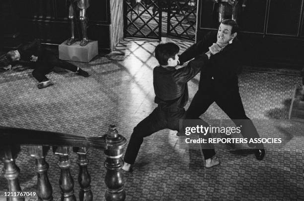 Lino Ventura sur le tournage du film 'Les Barbouzes' de Georges Lautner tourné au Chateau de Vigny en septembre 1964, France.