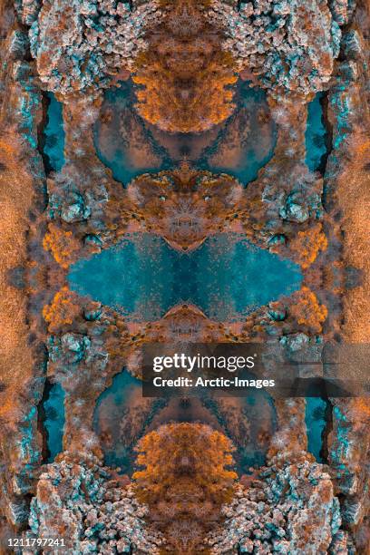 mirror image, flosagja fissure, thingvellir national park, iceland - vulkaanlandschap stockfoto's en -beelden