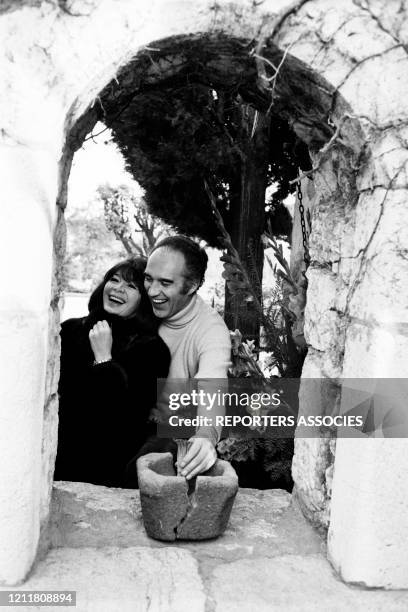 Michel Piccoli et Juliette Gréco à Saint-Paul de Vence en décembre 1966, France.