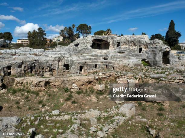the tomb of archimedes, neapolis archaeological site, siracusa, sicily - catania coronavirus photos et images de collection