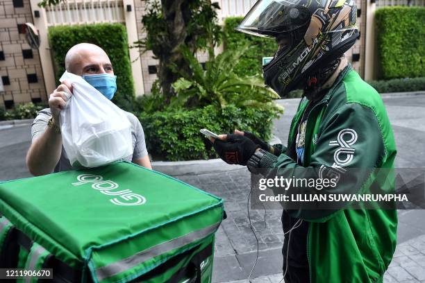 Grab Food Loading Grab Go Food Photos and Premium High Res Pictures - Getty Images