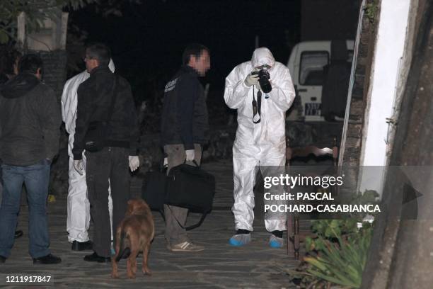 Des gendarmes techniciens en identification criminelle procèdent au relevé d'indices après l'assassinat d'Antoine Santucci, abattu au volant de son...