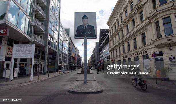 Checkpoint Charlie Jeffrey Harper LJXD checkpoint-charlie-jeffrey-harper-ljxd