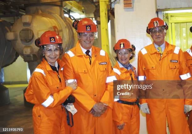 Queen Sofia of Spain, King Harald, Queen Sonja of Norway and King Juan Carlos of Spain pose 08 June 2006 onboard oil rig Troll A in the North Sea on...