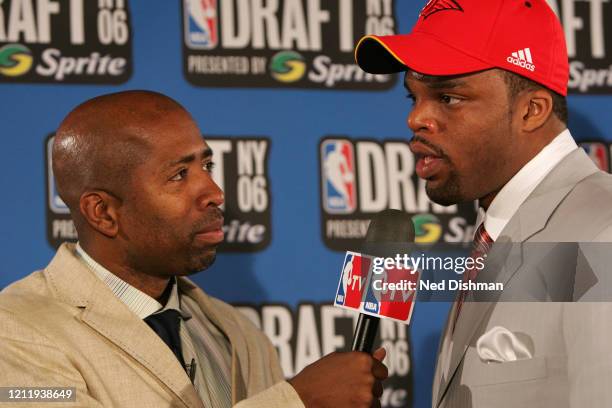 Sports commentator and former NBA player Kenny Smith talks with Shelden Williams selected number five overall by the Atlanta Hawks during the 2006...