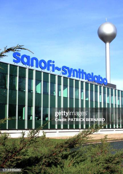 Vue prise le 16 décembre 2003 à Ambares, de la façade du laboratoire Sanofi-Synthélabo. L'entreprise Sanofi créée en 1973 est devenue l'un des 20...