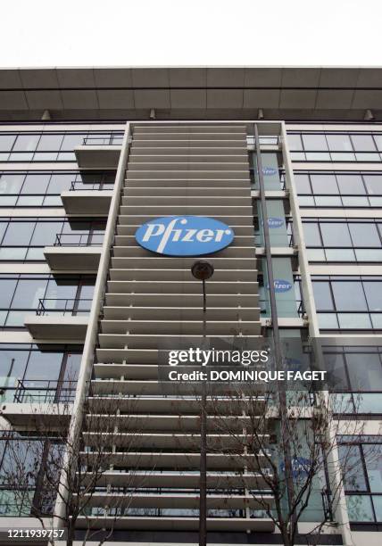 Pfizer Building Sign Pfizer Building Photos and Premium High Res Pictures - Getty Images