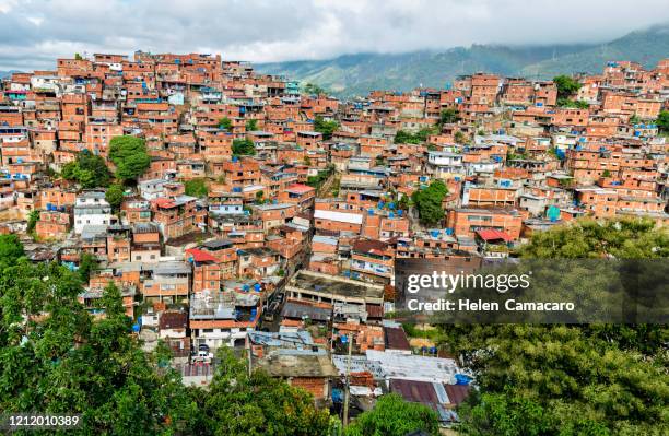 panorammic view of poverty zones in caracas, venezuela - caracas venezuela stock pictures, royalty-free photos & images