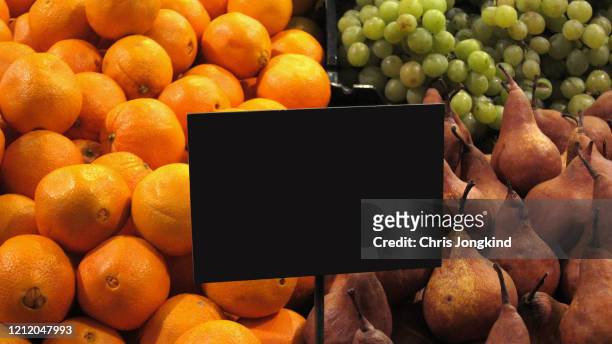 blank sign in various fruits for sale - secção de frutas e legumes imagens e fotografias de stock
