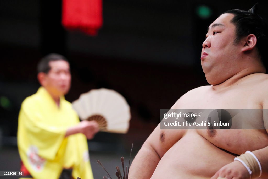 Grand Sumo Spring Tournament - Day 5