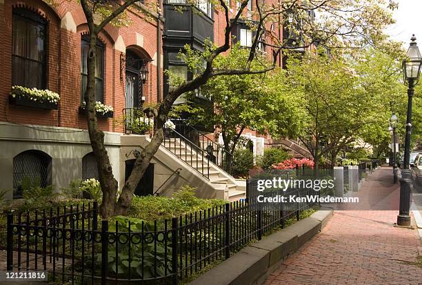 primavera en beacon hill - boston back bay fotografías e imágenes de stock