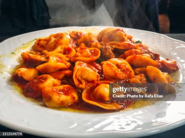tortellini with tomato sauce - tortellini bildbanksfoton och bilder