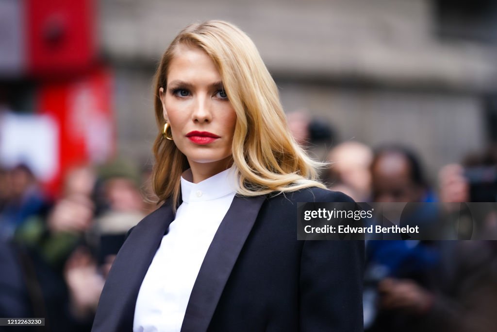 Street Style - Paris Fashion Week - Womenswear Fall/Winter 2020/2021 : Day Eight