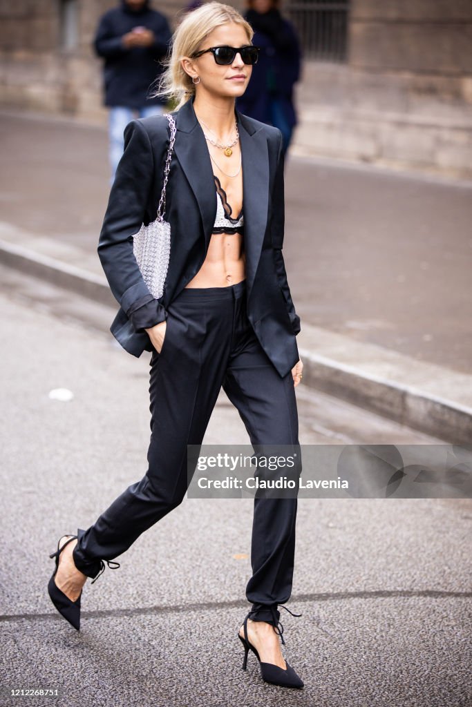 Street Style - Paris Fashion Week - Womenswear Fall/Winter 2020/2021 : Day Eight