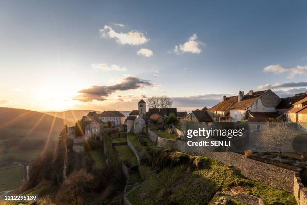 sunset landscapes of an ancient castle, medieval french town in chateau-chalon, burgundy, france - village foto e immagini stock
