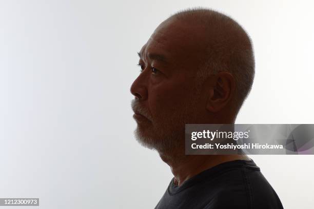 50s mature man side profile silhouette - asiatischer mann freigestellt stock-fotos und bilder