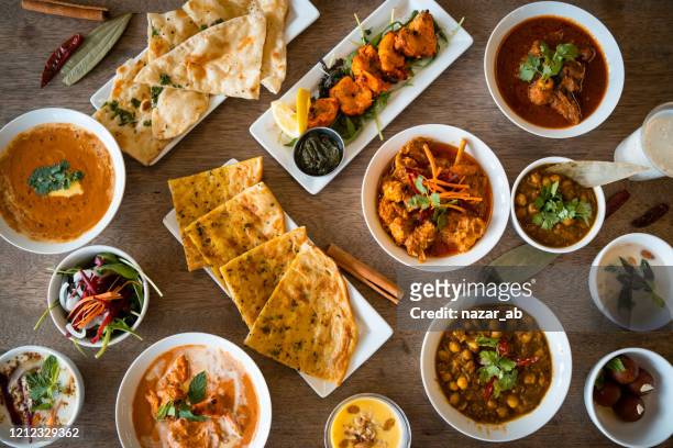 bordsvy över indisk mat. - curry bildbanksfoton och bilder