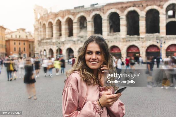 connected always - arena de verona imagens e fotografias de stock