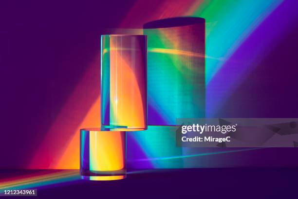 cylinder prism refracting spectrum - illusion stock-fotos und bilder