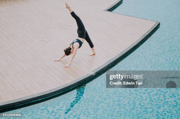 Straddle Split Straddle Splits Photos and Premium High Res Pictures - Getty Images