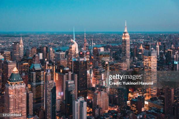 manhattan cityscape from above   new york, usa - empire state building at night stock pictures, royalty-free photos & images