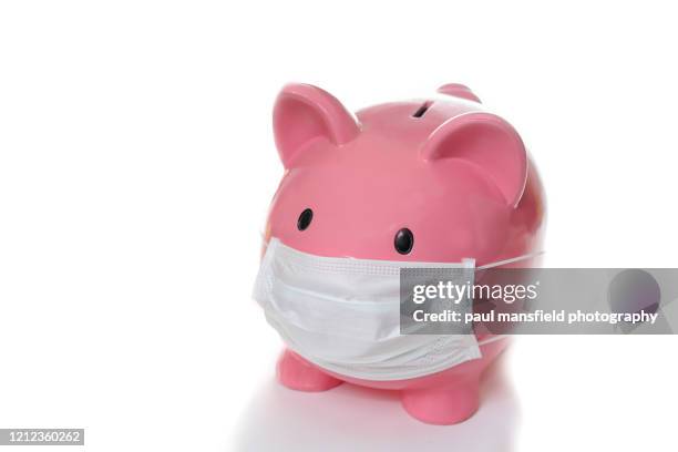 piggy bank wearing protective mask - covid-19 economy stock pictures, royalty-free photos & images