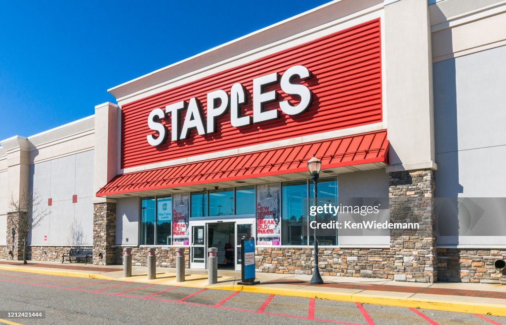 Local Staples Staples Store Facade High-Res Stock Photo - Getty Images