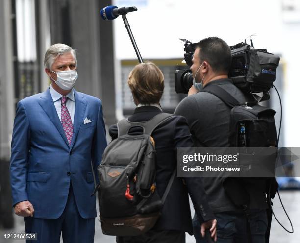 - Le Roi Philippe visite plusieurs magasins dans le centre de Bruxelles à la veille de la réouverture le 11 mai. Il se rend dans quatre commerces...