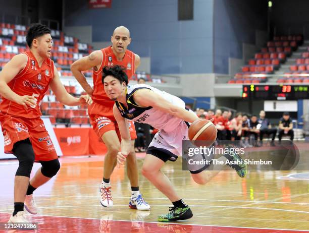 Makoto Hiejima of the Brex in action during the B.League B1 game between Chiba Jets and Utsunomiya Brex at the Funabashi Arena on March 14, 2020 in...