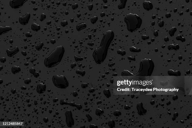 droplets of water - black studio background stock-fotos und bilder