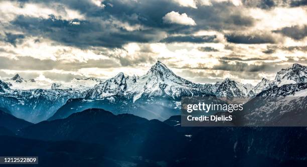witzmann peak in oostenrijk. - europa figuren uit de klassieke mythologie stockfoto's en -beelden
