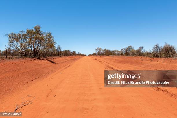 the red center, northern territory, australia - red dirt stock pictures, royalty-free photos & images