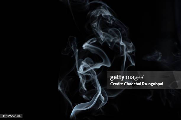 white smoke with black background smoke. smoke concept. - cigar fotografías e imágenes de stock