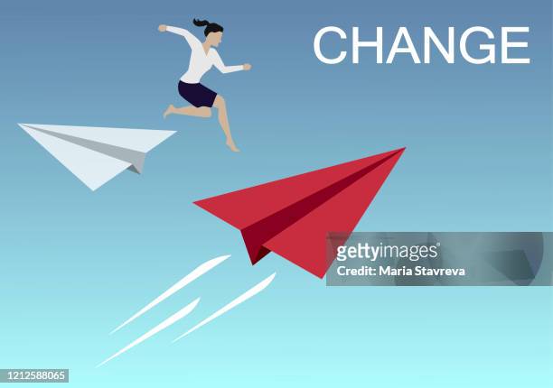 illustrazioni stock, clip art, cartoni animati e icone di tendenza di l'imprenditrice salta dall'aereo di carta origami bianca al rosso per cambiare direzione. concetto di business di cambiamento. - cambiamento