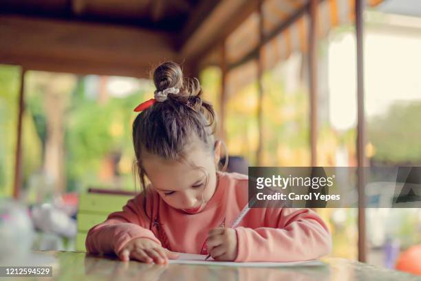 child girl drawing picture outdoors - summer school stockfoto's en -beelden