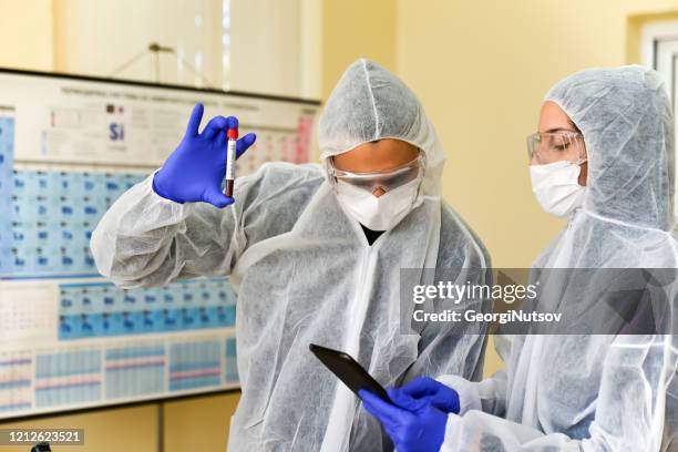 laboratório temporário de pesquisa de coronavírus - epidemiologia - fotografias e filmes do acervo