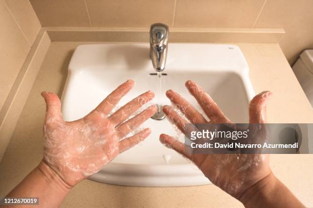 lavarse las manos - lavarse las manos stock pictures, royalty-free photos & images