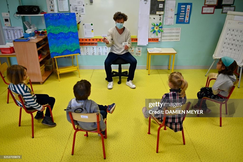 TOPSHOT-FRANCE-HEALTH-VIRUS-SCHOOL