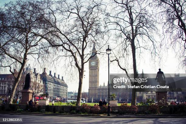 big ben and parliament square in london united kingdom capital city - parliament square stockfoto's en -beelden