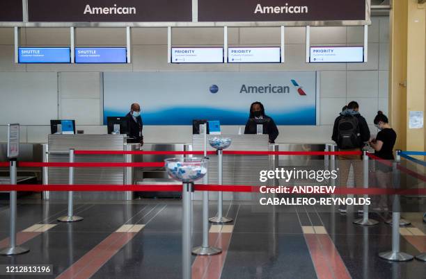 Am Check In 858 American Airlines Check In Stock Photos, High-Res Pictures, and ...