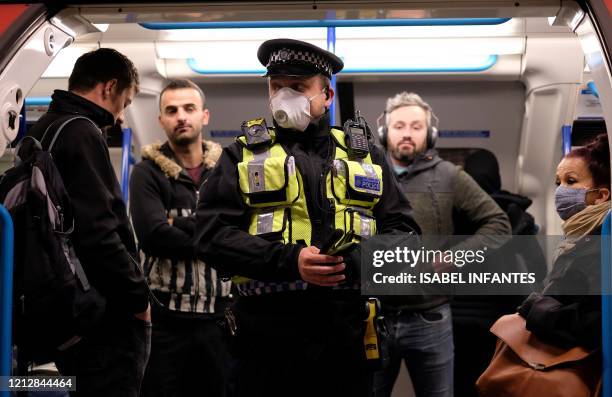 Ppe In Police 18,704 Covid 19 Mask Police Stock Photos, High-Res Pictures, and Images ...