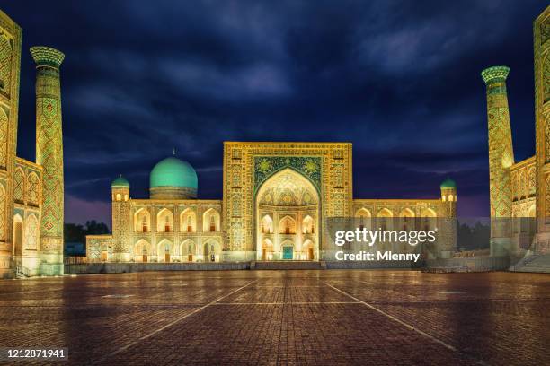 registan square samarkand uzbekistan sher-dor madrasah at night - samarkand stock pictures, royalty-free photos & images
