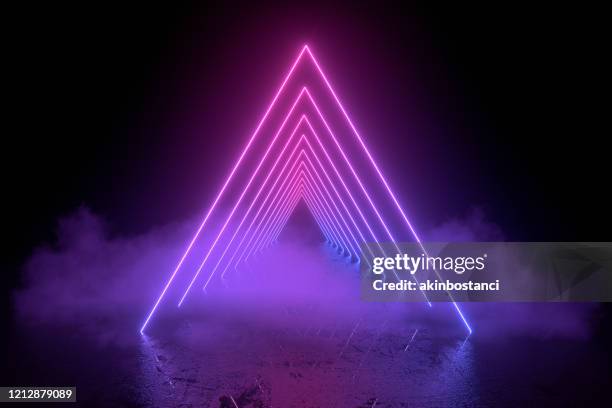 3d abstrakter hintergrund mit ultravioletten neonlichtern, leerem rahmen, kosmischer landschaft, glühender tunneltür mit rauch - dreieck stock-fotos und bilder