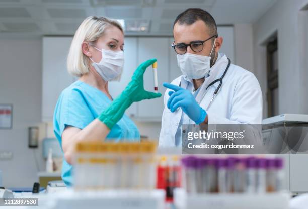 covit-19 concept, laboratory technicians making blood tests in hospital - research stock pictures, royalty-free photos & images