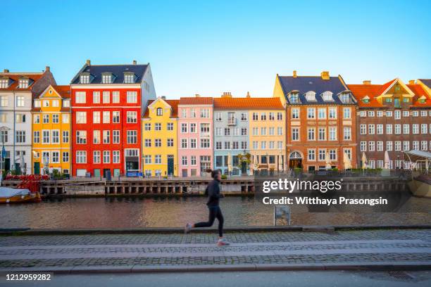 colorful traditional houses in copenhagen old town - oresund region stock pictures, royalty-free photos & images